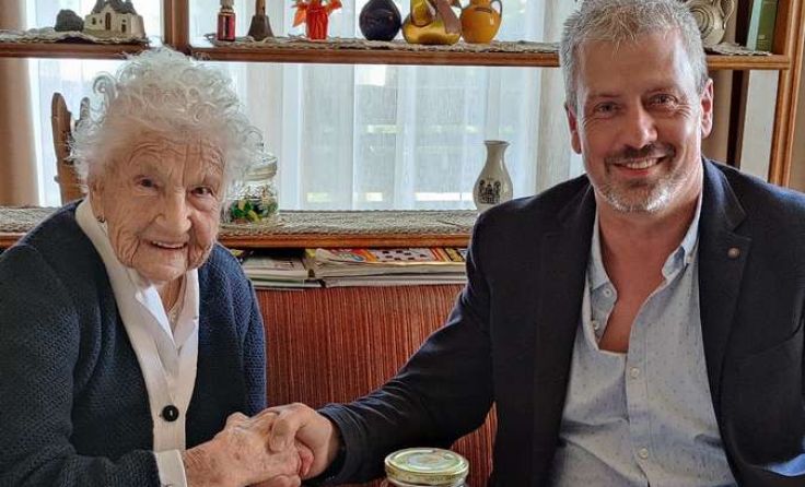 Franziska Permanschlager und Bürgermeister Alois SixFoto: privat