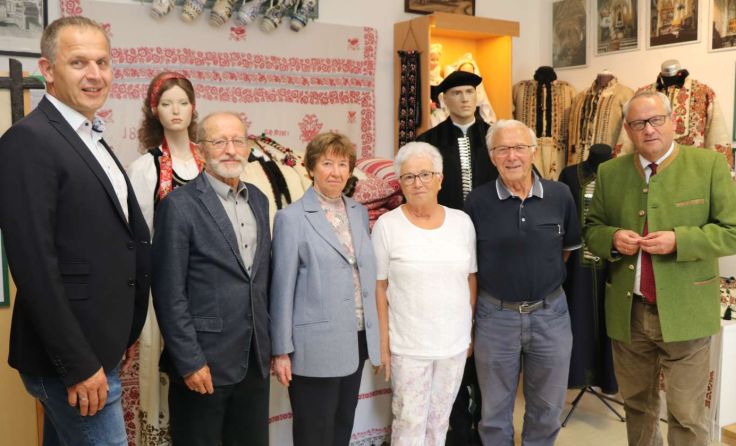 Christian Mader und Wolfgang Stanek mit dem MuseumsteamFoto: Land OÖ
