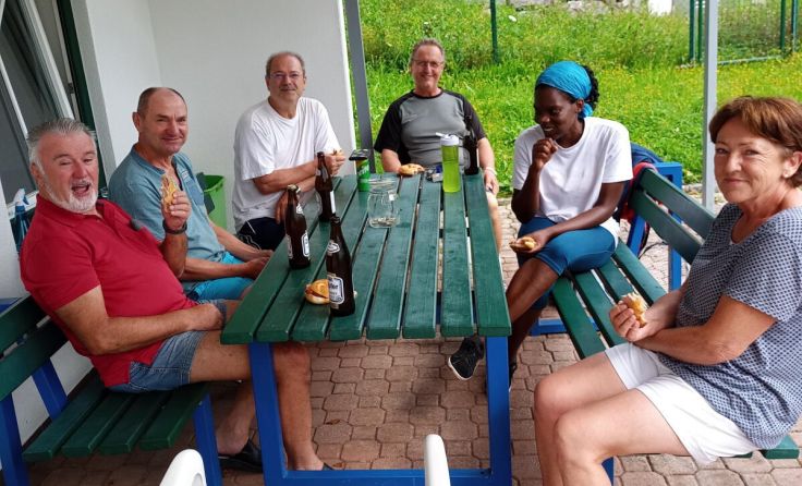 650-Euro-Spende für Waisenhaus in Uganda vom Tennis Club Zell am Pettenfirst (Foto: privat)