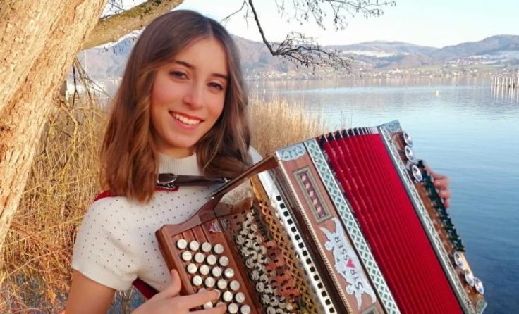 Estella-Maria Hemetsberger stellt „Feuerwerk“ vor. (Foto: privat)