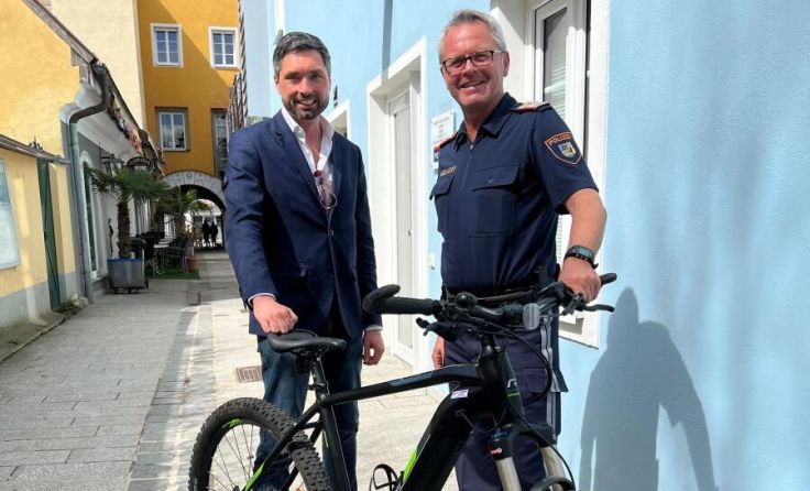 Bürgermeister Peter Schobesberger mit Polizeikommandant Gerald Klement (Foto: Stadtamt)