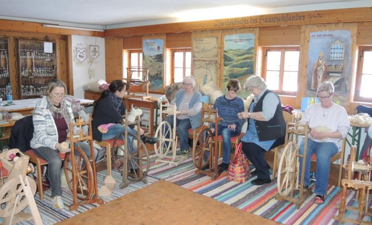 Ende Mai wird wieder ein Spinnkurs im Freilichtmuseum veranstaltet. (Foto: Stehrerhof)