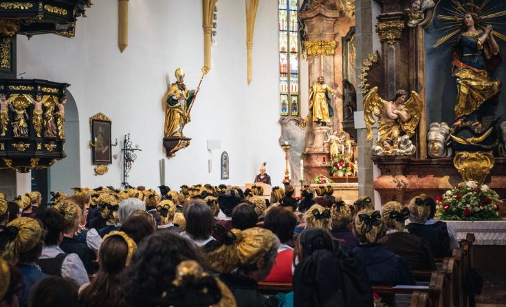 320 Frauen folgten der Einladung zur Bezirksmaiandacht. (Foto: Goldhaubenfrauen)