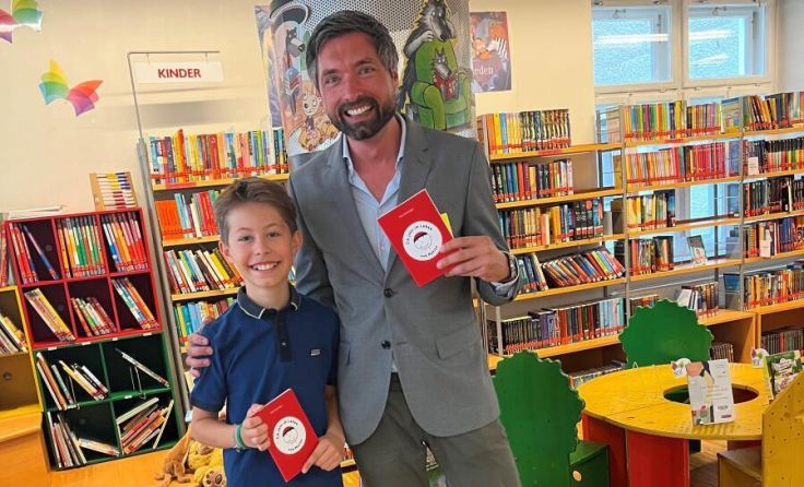 Buchautor Felix Pamminger mit Bürgermeister Peter Schobesberger (Foto: Stadtamt)