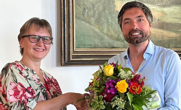 Manuela Stiglbauer mit Bürgermeister Peter Schobesberger (Foto: Stadtamt)
