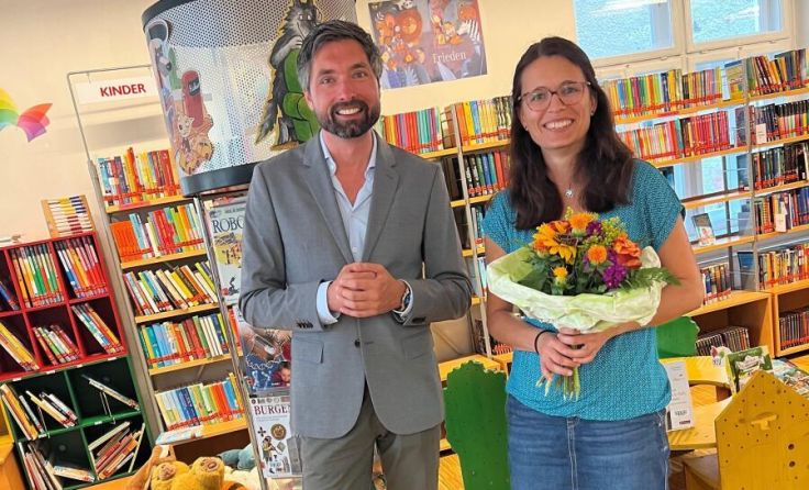 Birgit Schrank mit Bürgermeister Peter Schobesberger (Foto: Stadtamt)