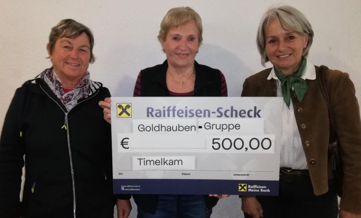 Gabriele Eitzinger (li.) und Obfrau Eva Wiesauer (re.) mit Lisa Kaip (Foto: privat)
