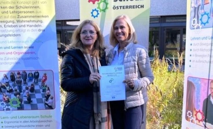 Direktorin Ursula Englbrecht und Martina Trawöger (Foto: NMS Schörfling)