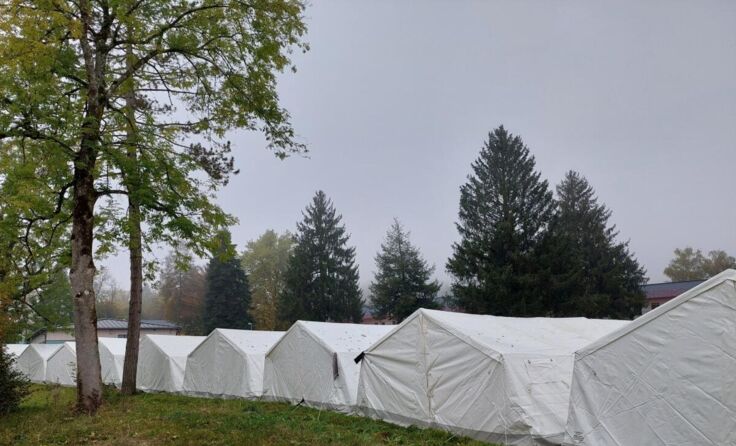 Insgesamt 17 Zelte waren bei der Erstaufnahmestelle Thalham aufgestellt worden. (Foto: Ebner)