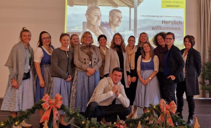 Das Team des Tourismusverbands Attersee-Attergau mit Georg Föttinger (Foto: TVB Attersee-Attergau)