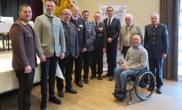 Hohe Auszeichnungen für verdiente Kameraden.