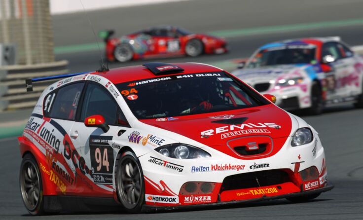 Kogler und Co. waren nach dem Rennen in Dubai zufrieden. **Foto: AllcarTuning Racing Team Austria