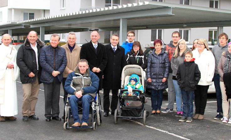 Die neuen Kirnberger nahmen in Anwesenheit zahlreicher Ehrengäste ihre Wohnungsschlüssel entgegen.