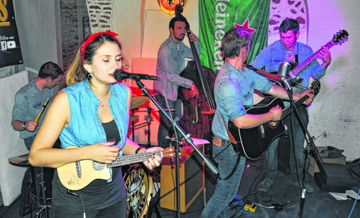 Die mitreißende Rock‘n‘Country-Band „Buffalo Bells“*** Foto: mott
