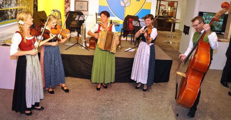 Die Volksmusik-Gruppe „Streichfähig“ ist ein Garant für beste Stimmung. Foto: mott