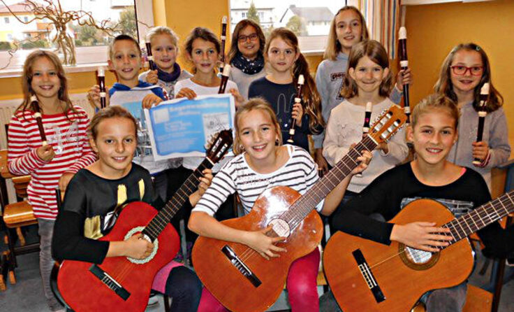 Schülerinnen der Musikschule umrahmen die Sagenwanderung.