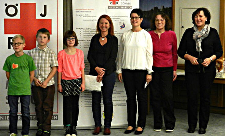 Bei der Überreichung des Awards an die Kinder der Volksschule Kematen.