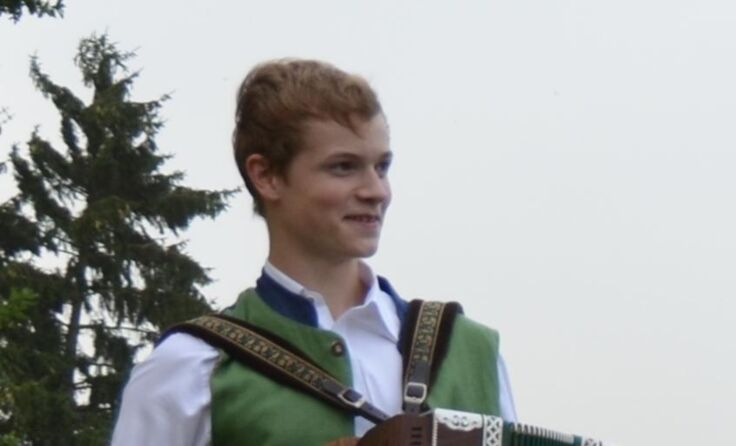 Jakob Vomela tritt gleich zweimal auf.