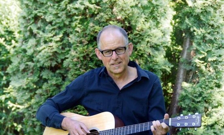 Feine Musik und treffende Texte im Dialekt sind Christian Lugmayrs Spezialität. Foto: mott