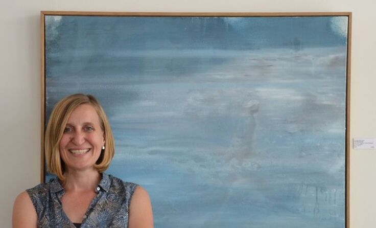 Christa Dietl vor ihrem Bild "Die Minenprobe" Foto: mott