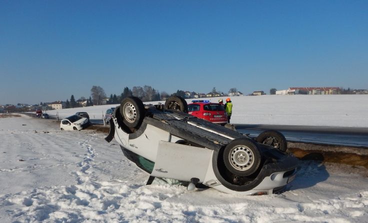 Zwei Autos kollidierten auf der L84 im Bereich Aschbach. Foto: FF Aschbach