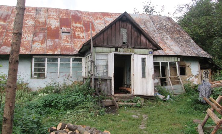 In diesem Haus in Nähe von Cavnic wohnen Menschen. Foto: Erika Liniger
