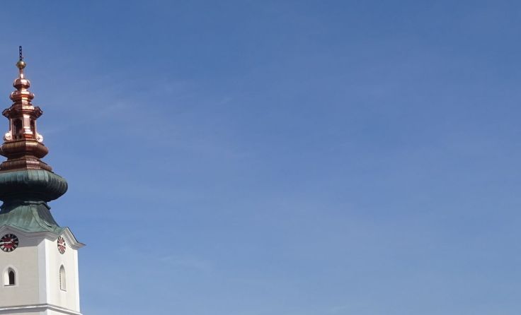 Der Kirchturm mit der neuen Spitze – noch ohne Kreuz