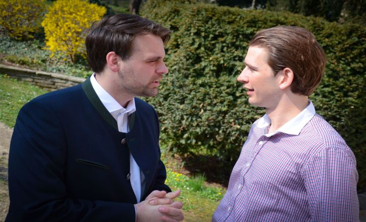 Lukas Michlmayr wurde beim Gemeinderatswahlkampf 2015 von Sebastian Kurz (v. l.) unterstützt.