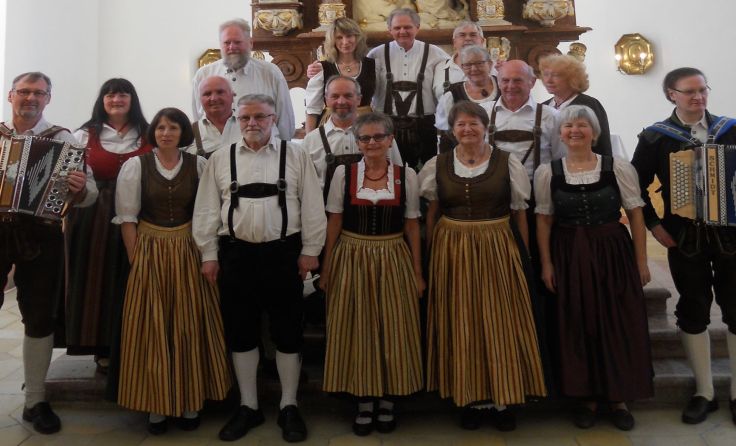 Die Volkstänzer der Stoariegla in der Greinburg Foto: Stoariegla