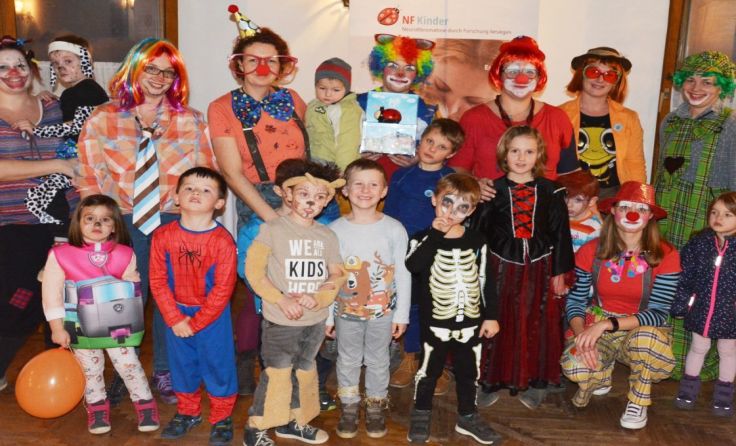 Bunte Masken beim Kinderfasching