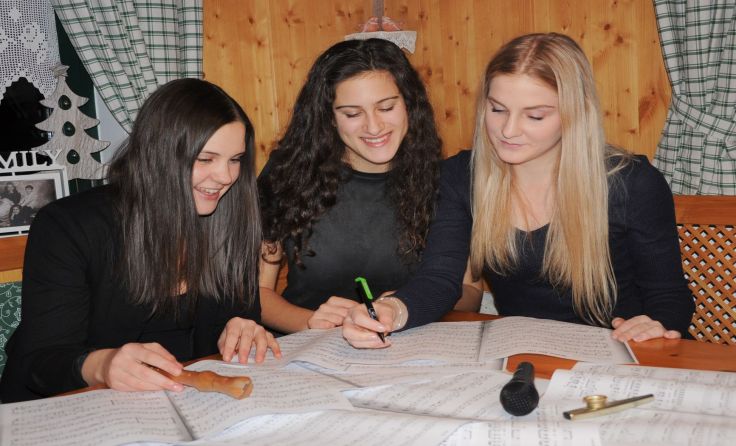 Barbara Helperstorfer, Hanna Weinstabl, Milena Hiessleitner: Popmusik ... 