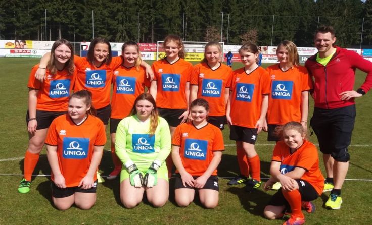 die erfolgreiche Mannschaft der NMS Wallsee mit Sportlehrer Gerald Demolsky