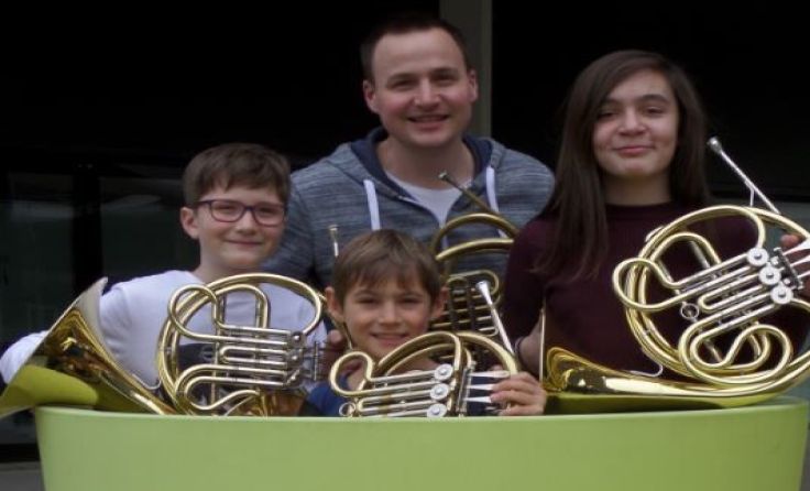 Junge Musizierende stimmen sich schon auf das Schulfest ein. Foto: Regionalmusikschule Amstetten
