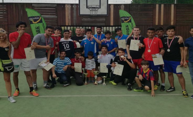 Bei der Siegerehrung nach dem dritten Westrand Cup-Kleinfeld-Fußballturnier Foto: Westrand