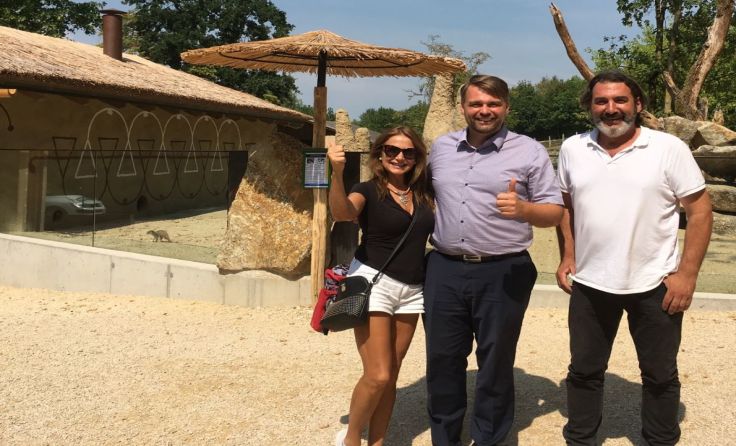 Rosa Omenio Neira, Bürgermeister Lukas Michlmayr und Zoobesitzer Ricardo Gistas Munoz