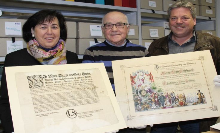 Bgm. Juliana Günther (ÖVP), Archivar Horst Steindl und GR Franz Kraft (ÖVP)