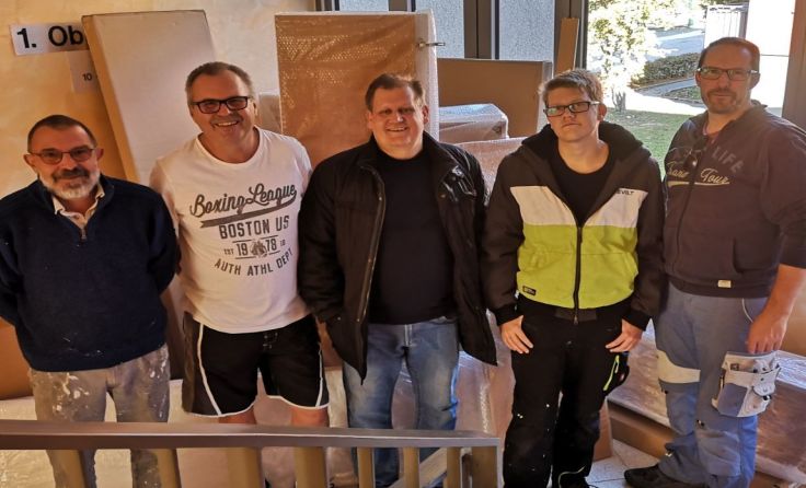 Mitglieder des Vereins „Kinderglück“ und freiwillige Helfer
