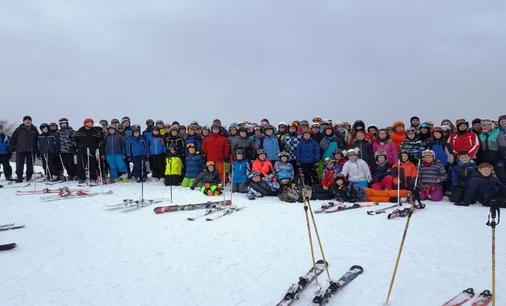 Beste Stimmung beim Schi- und Snowboardtag der NMS Neustadtl in Riedbach. Foto: NMS Neustadtl