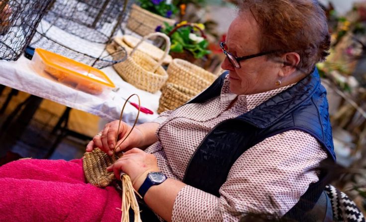 Die Besucher konnten bei der Herstellung von Kunsthandwerk zusehen. Fotos: Martina Schuller