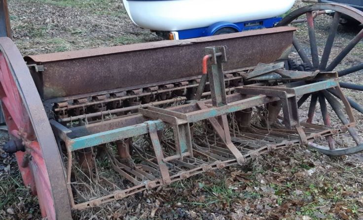 Diese Sämaschine will von Neuhofen nach Ardagger überstellt werden.