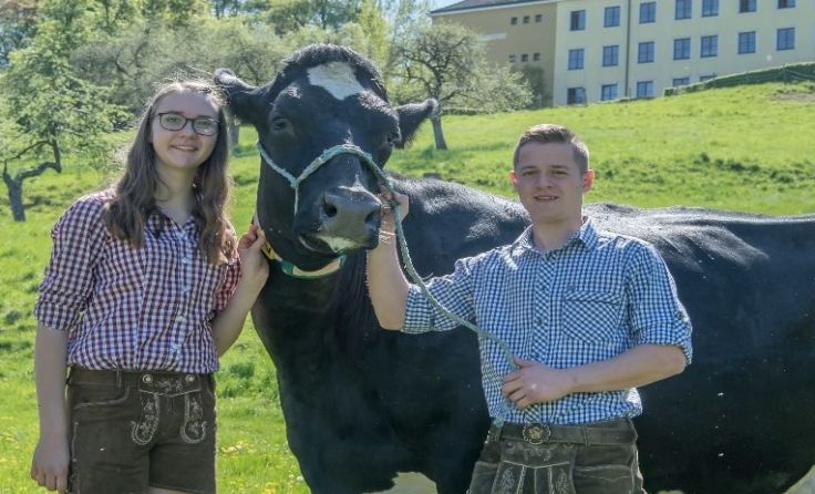 Besucher bekommen Einblick in den Schulalltag im Bildungshof Foto: Friedrich Weinhauser