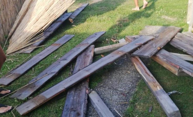 Trümmer des Zauns zeugen von der Wucht des Aufpralls Foto: privat
