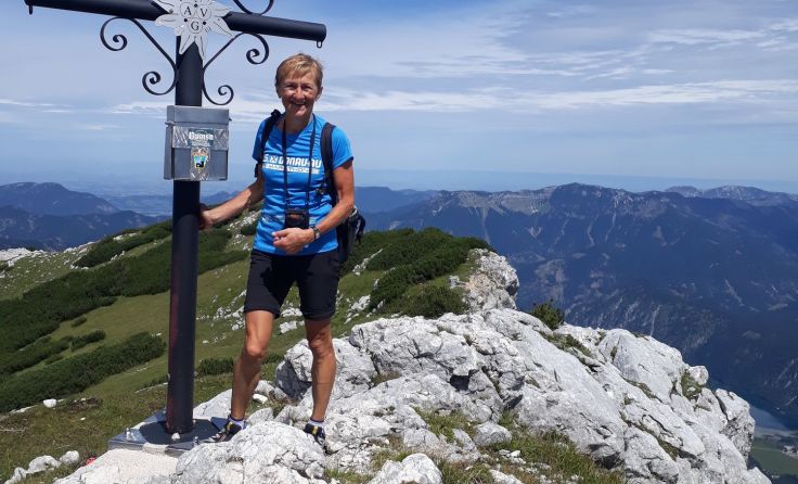Burgi Brandstetter bei einer Wanderung im Toten Gebirge. Foto: privat