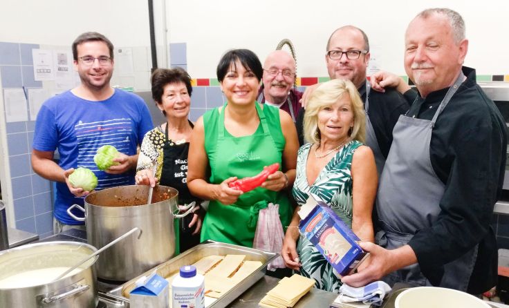 Ehrenamtliche Kochgruppe beim Promi Kochen mit Elisabeth Asanger Foto: SAM NÖ