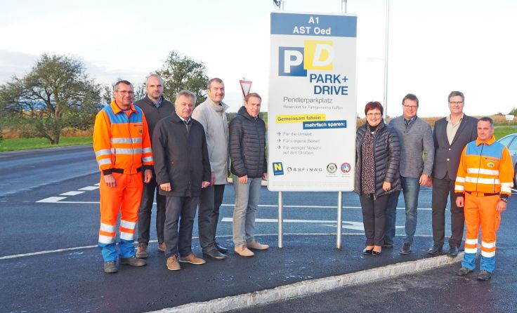 Bei der Inbetriebnahme der Park & Drive Anlage in Oed. Foto: NÖ Straßendienst