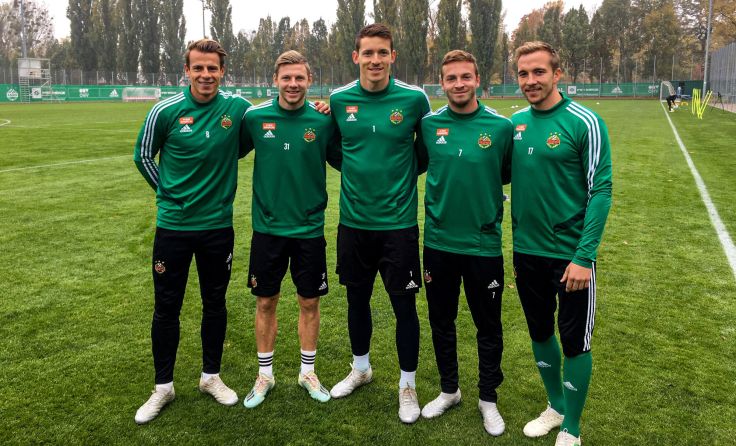 Starkicker des SK Rapid besuchen das CCA und geben Autogramme. Foto: SK Rapid
