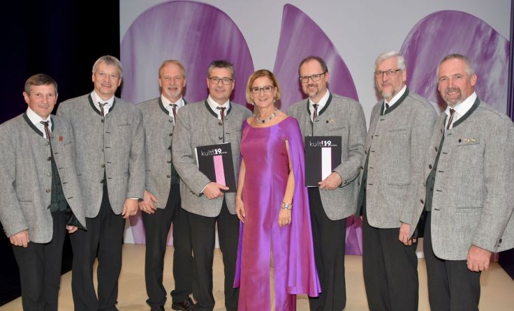 LH Johanna Mikl-Leitner überreichten den Kulturpreis an d`Urltaler Sängerrunde. Foto: privat