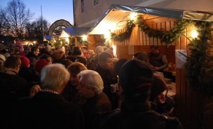 Der Zeillerner Advent ist ein beliebter Treffpunkt für alle Generationen. Foto: privat