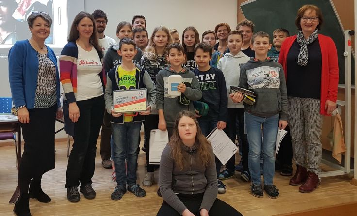 Schüler der NMS Neuhofen informierten sich über die Handy-Rohstoffe.Foto: privat