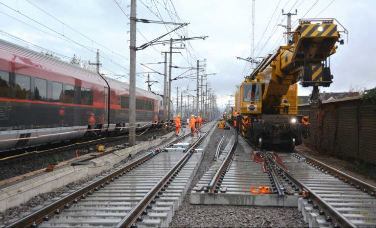 Weichentausch in St. Valentin Foto: ÖBB/Duchatczek